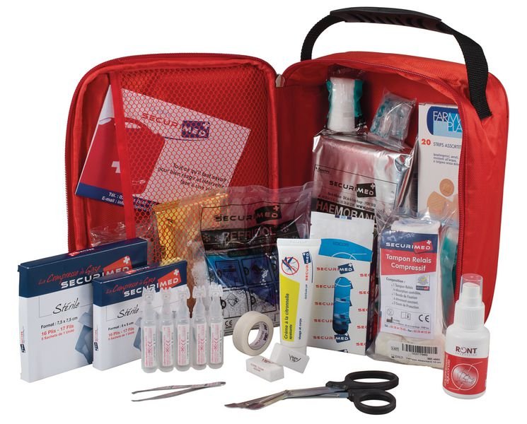 Qu’est-ce qu’est sensé contenir une trousse de secours?